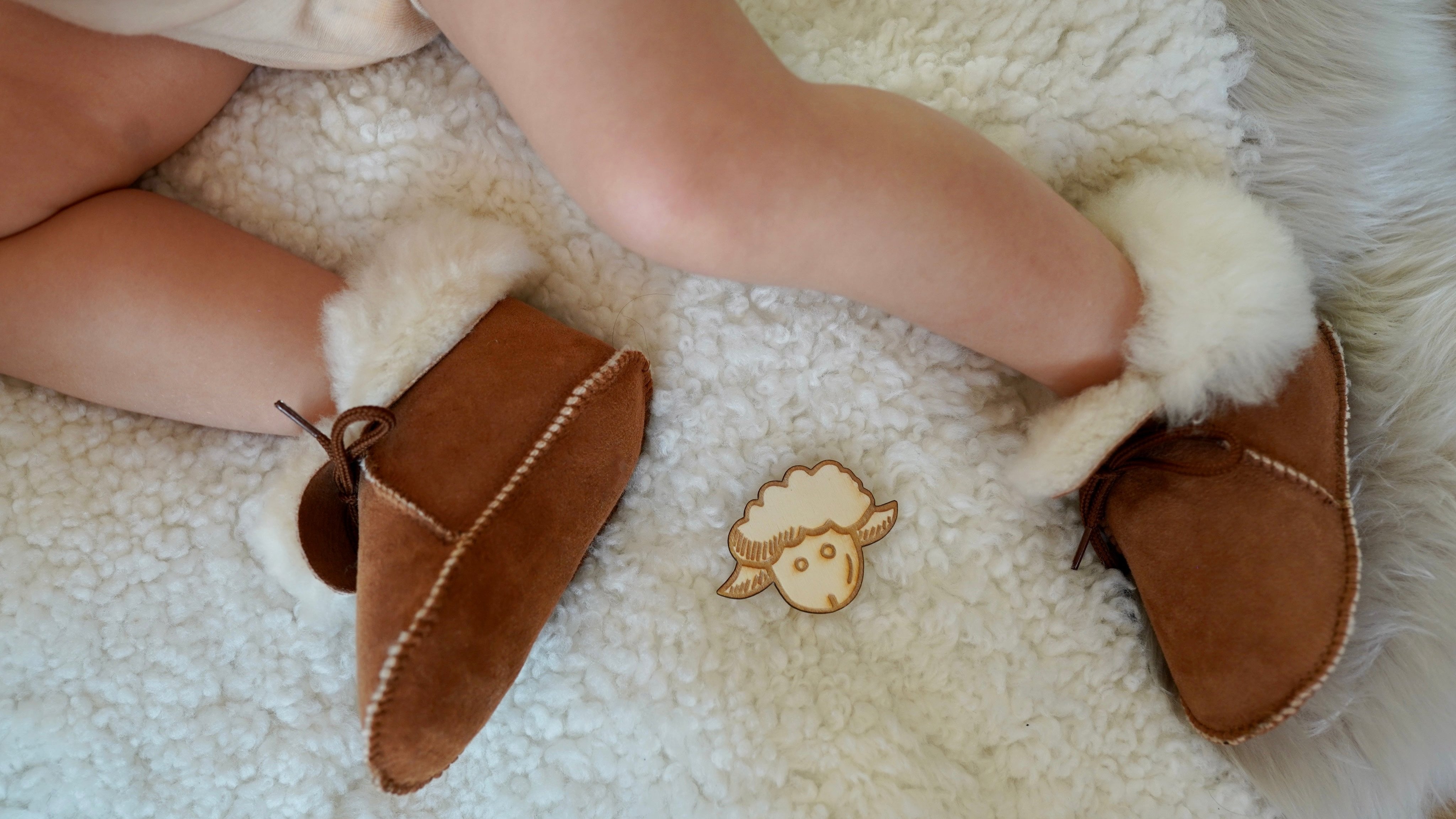 Lammfell Krabbelschuhe für Kinder - Wollbebi