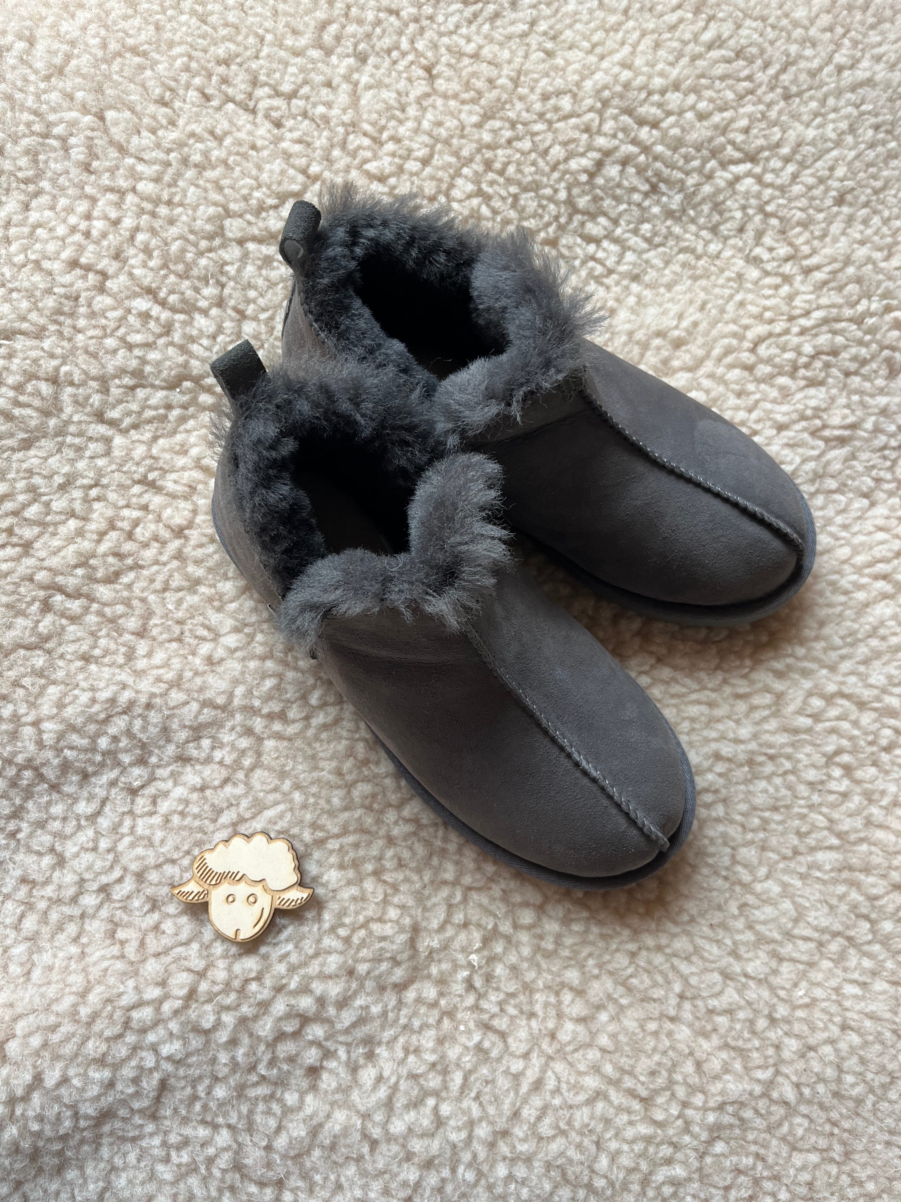 Lammfell Hausschuh „Alaska“ geschlossen