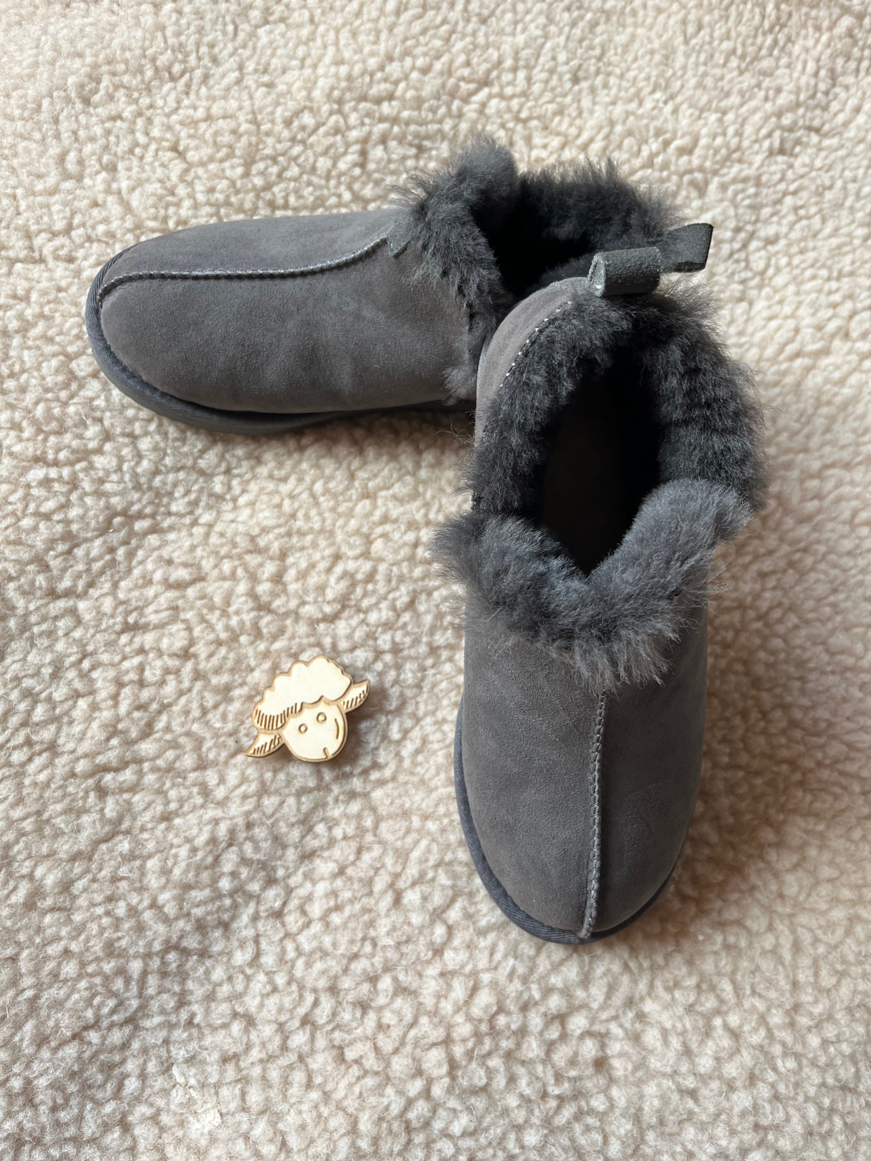 Lammfell Hausschuh „Alaska“ geschlossen