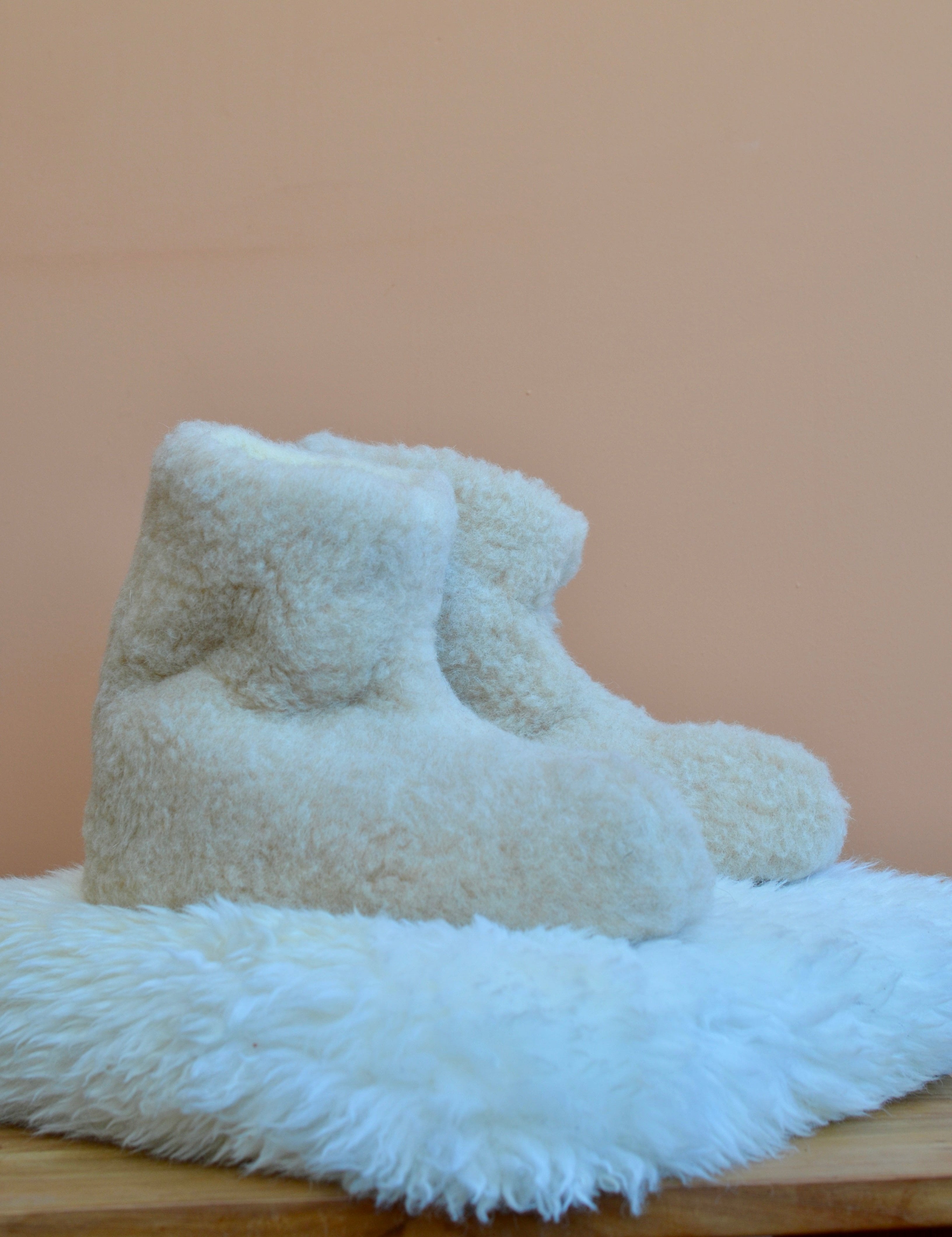Schurwollstiefel in beige, klassisches Modell