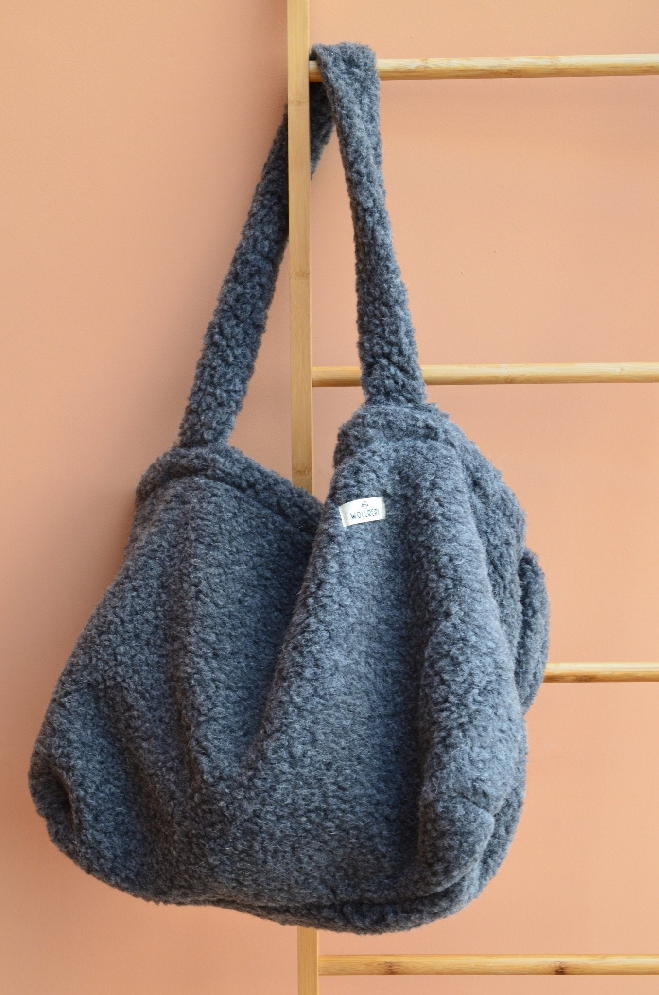 Dunkelgraue Mom Bag aus Wolle - Wollbebi