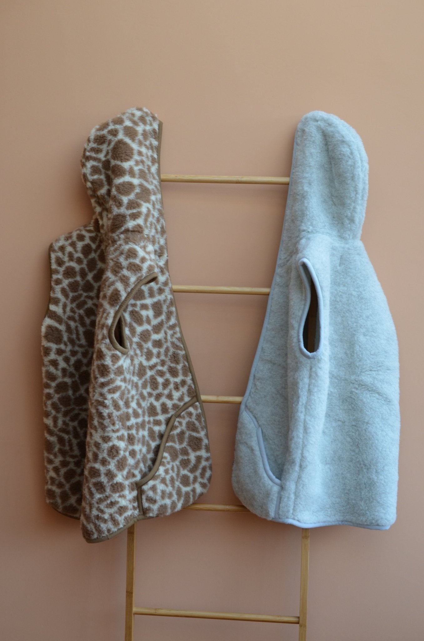 Wollweste „Hodi" mit Kapuze Damen & Herren - Wollbebi